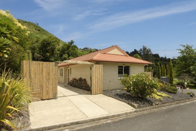 Photo of property in 28 Bateleur Close, Welcome Bay, Tauranga, 3112