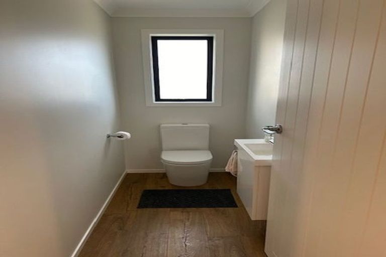 Photo of property in 11 Queen Charlotte Drive, Aotea, Porirua, 5024