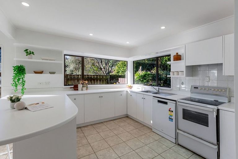 Photo of property in 16 Huia Street, Waikanae, 5036
