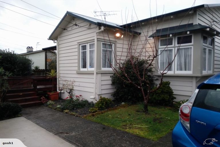 Photo of property in 8b Waimana Road, Conifer Grove, Takanini, 2112