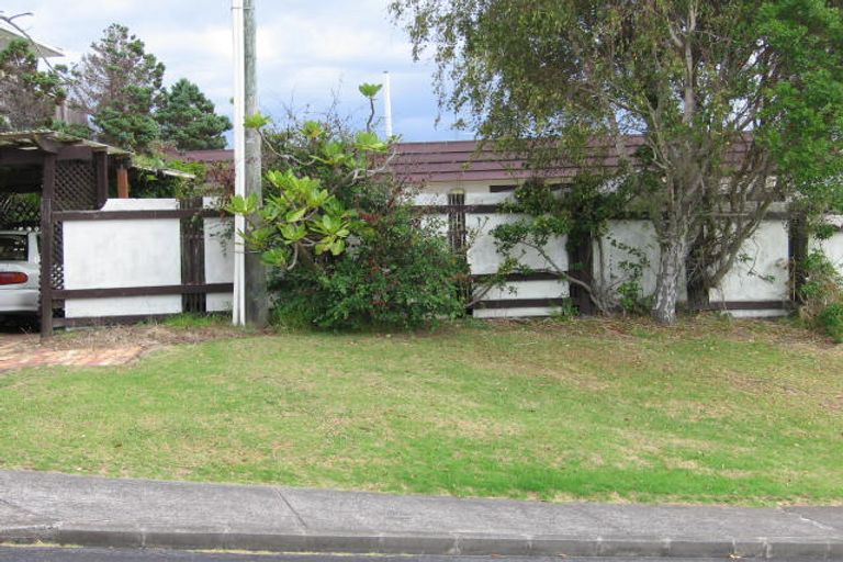 Photo of property in 1/1 Summit Drive, Torbay, Auckland, 0630