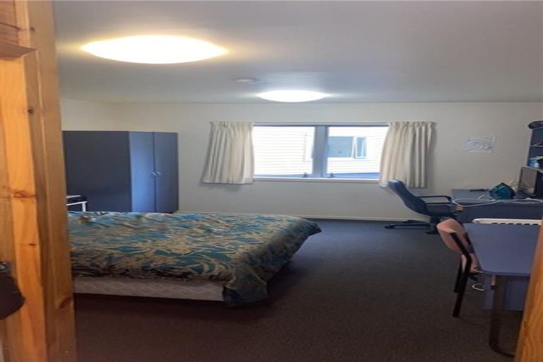 Photo of property in Basin Reserve Complex, 21/4 Sussex Street, Mount Cook, Wellington, 6021