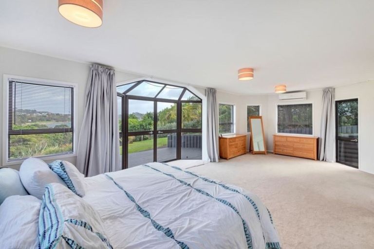 Photo of property in 10 Ardern Avenue, Stanmore Bay, Whangaparaoa, 0932
