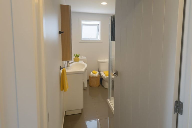 Photo of property in 18 Zita Avenue, Matakatia, Whangaparaoa, 0930