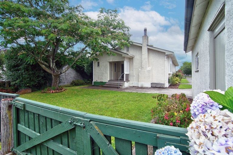 Photo of property in 6 Lansdowne Crescent, Lansdowne, Masterton, 5810