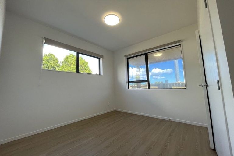 Photo of property in 3/13 Blockhouse Bay Road, Avondale, Auckland, 1026