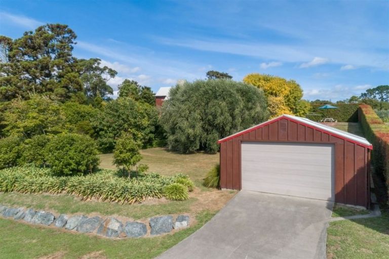 Photo of property in 62 Muriwai Road, Waimauku, 0812