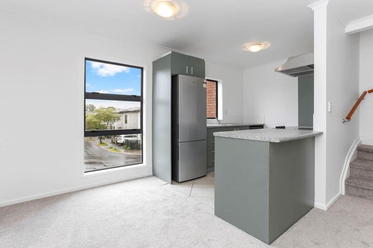 Photo of property in 13 Barnea Circle, Glen Eden, Auckland, 0602