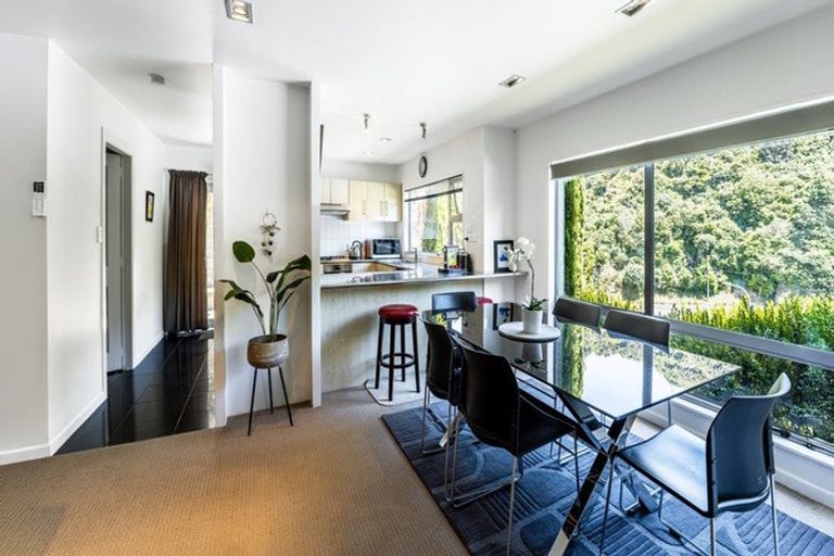 Photo of property in 2/17 Blackbridge Road, Wadestown, Wellington, 6012