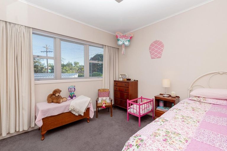 Photo of property in 6 Fowey Avenue, Te Atatu South, Auckland, 0610