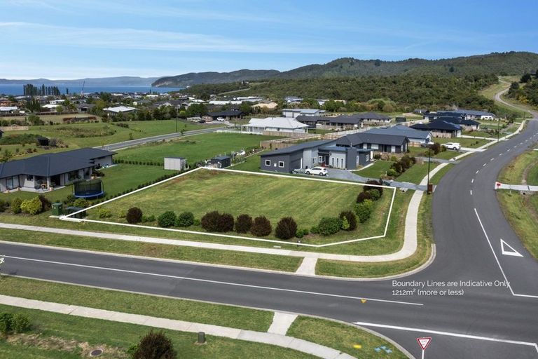 Photo of property in 1 Kahikatea Drive, Kinloch, Taupo, 3377