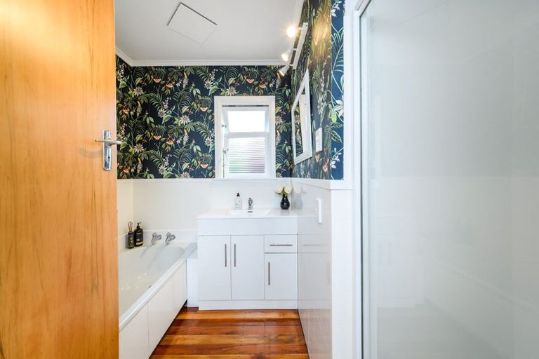 Photo of property in 7 Ihle Street, Terrace End, Palmerston North, 4410