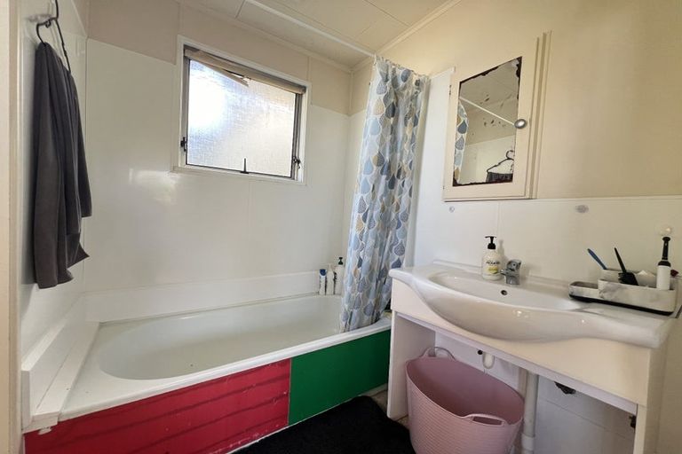 Photo of property in 1/207 East Coast Road, Castor Bay, Auckland, 0620
