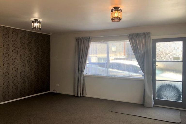 Photo of property in 37 Triangle Road, Massey, Auckland, 0614