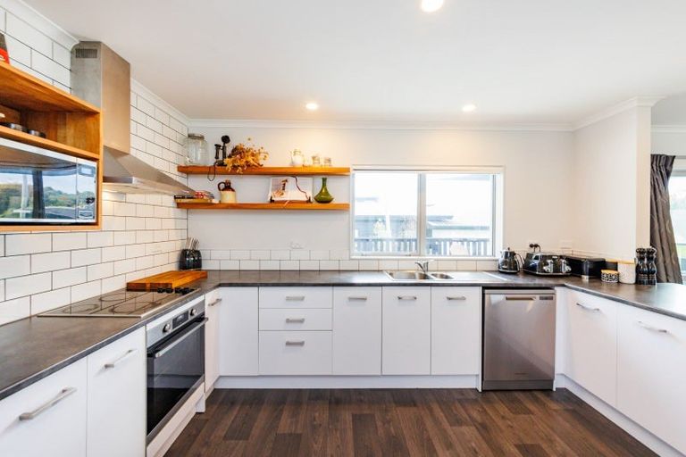 Photo of property in 103 Cashmere Drive, Fitzherbert, Palmerston North, 4410