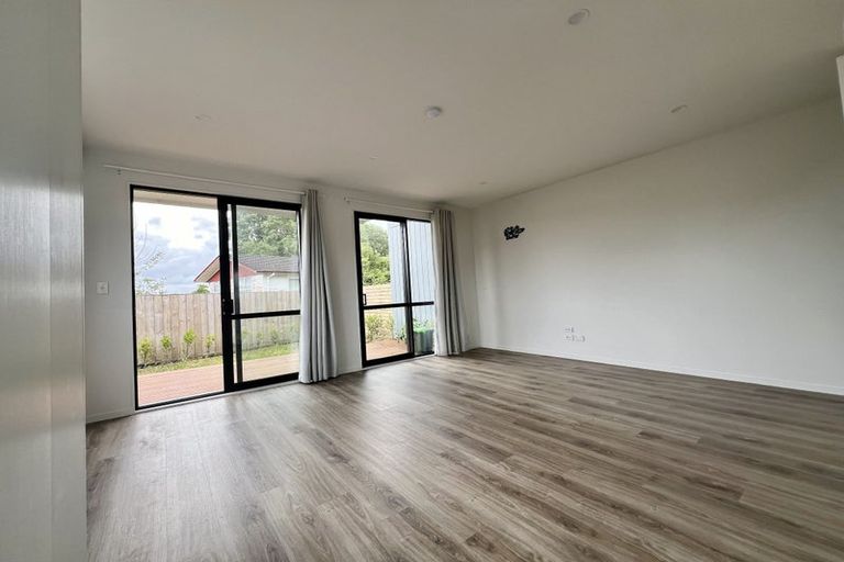 Photo of property in 11e Mandarin Place, Half Moon Bay, Auckland, 2012