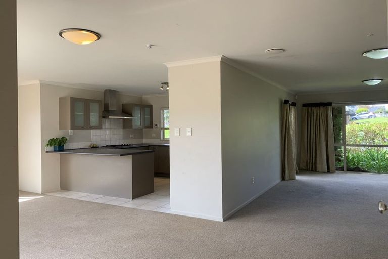 Photo of property in 1 Luna Place, Henderson, Auckland, 0612