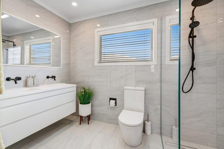 Photo of property in 192 Vipond Road, Stanmore Bay, Whangaparaoa, 0932