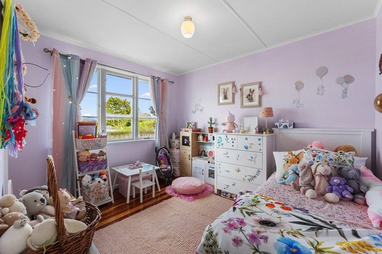 Photo of property in 184 Waimumu Road, Massey, Auckland, 0614