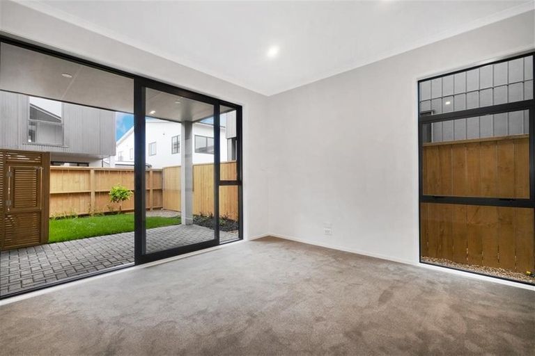 Photo of property in 21 Pukewhero Rise, Westgate, Auckland, 0614