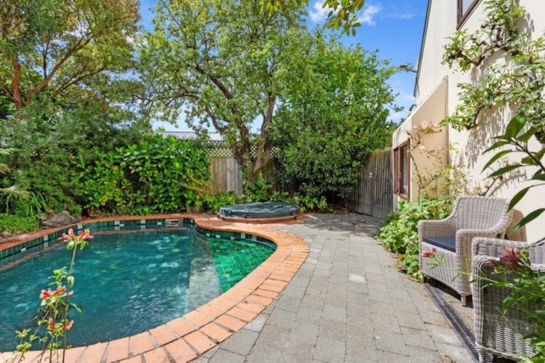 Photo of property in 114 Merivale Lane, Merivale, Christchurch, 8014