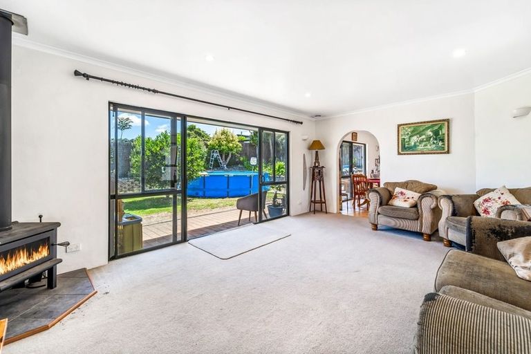 Photo of property in 24 Makiri Street, Helensville, 0800