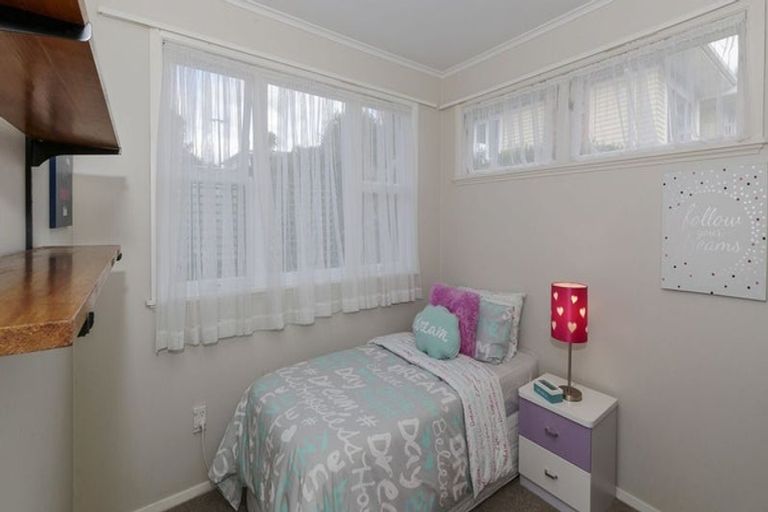 Photo of property in 19 Blease Street, New Lynn, Auckland, 0600