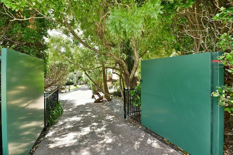 Photo of property in 45 Tindalls Bay Road, Tindalls Beach, Whangaparaoa, 0930