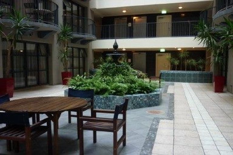 Photo of property in Atrium Towers, 1p/154 The Terrace, Wellington Central, Wellington, 6011