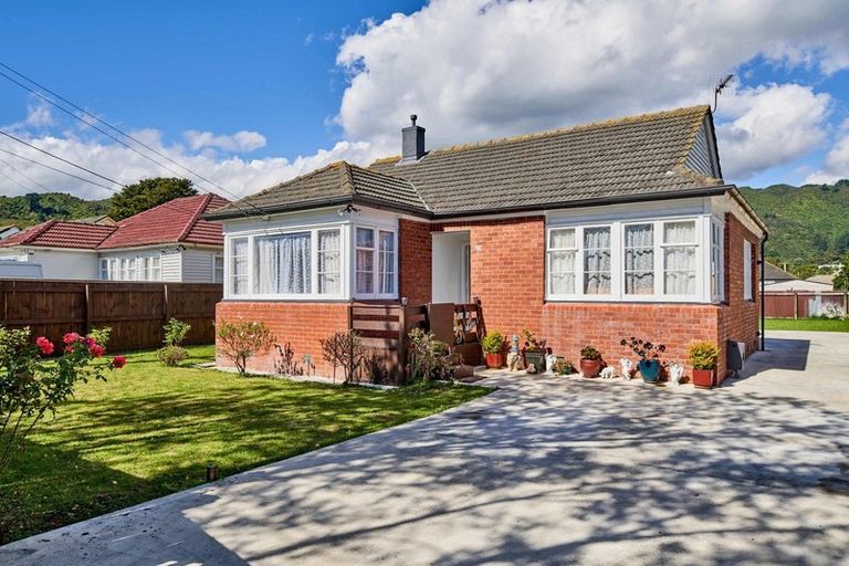 Photo of property in 218 Naenae Road, Naenae, Lower Hutt, 5011