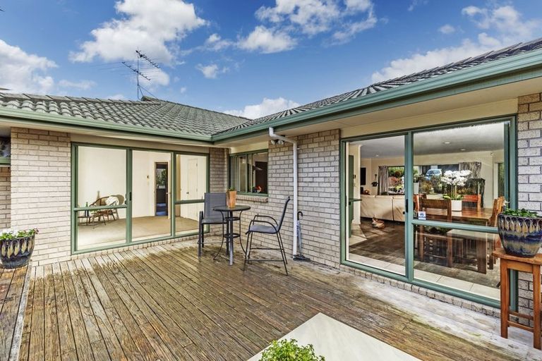 Photo of property in 10 Kumar Place, The Gardens, Auckland, 2105