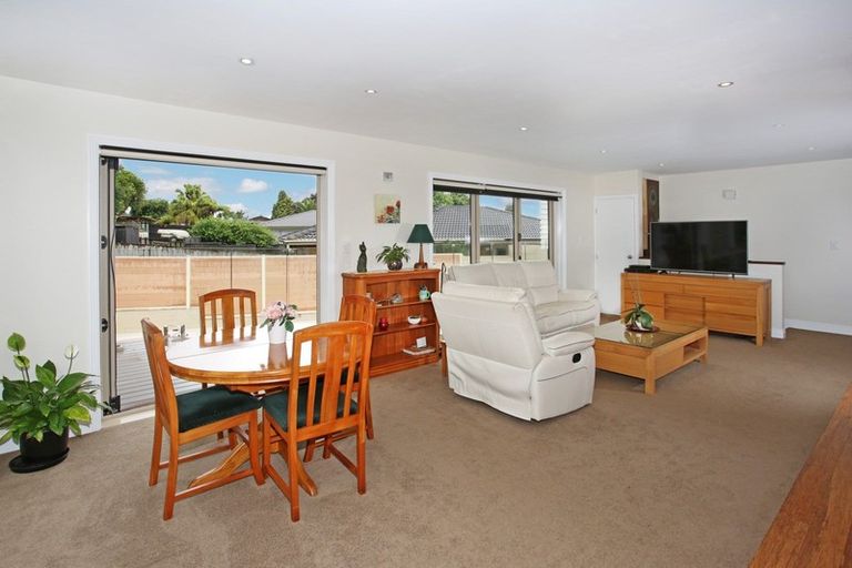 Photo of property in 10 Coulthard Terrace, Opaheke, Papakura, 2113