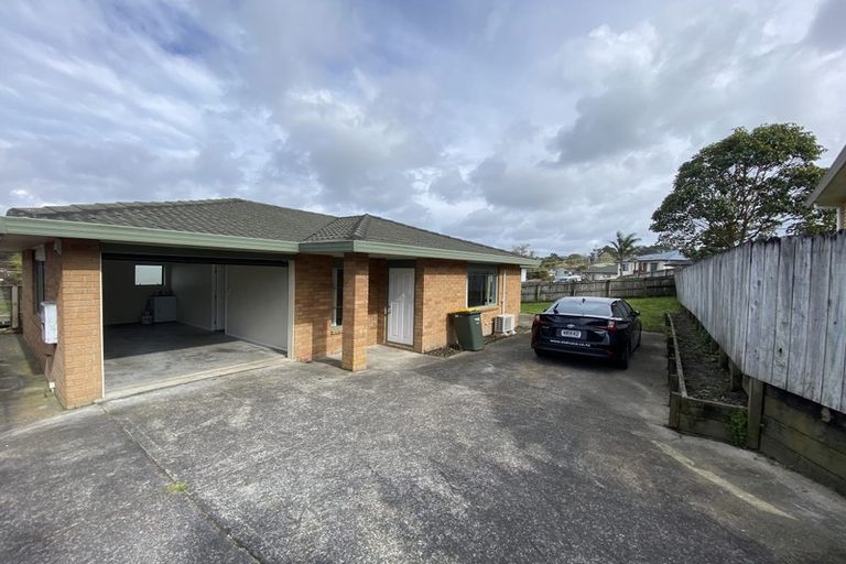 Photo of property in 25 Ginders Drive, Massey, Auckland, 0614