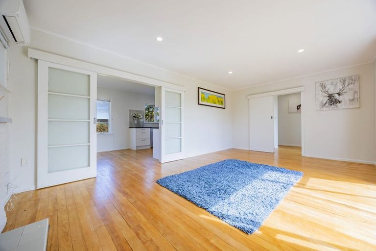 Photo of property in 50 Farquhar Road, Glendene, Auckland, 0602