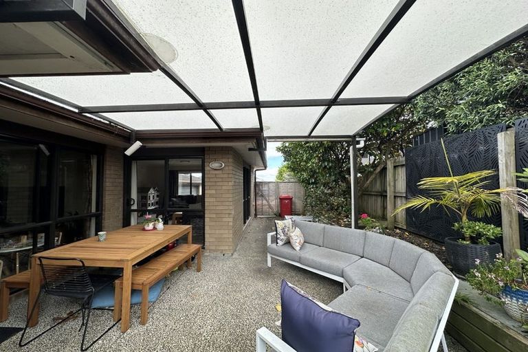 Photo of property in 28 Seamount Drive, Red Beach, 0932