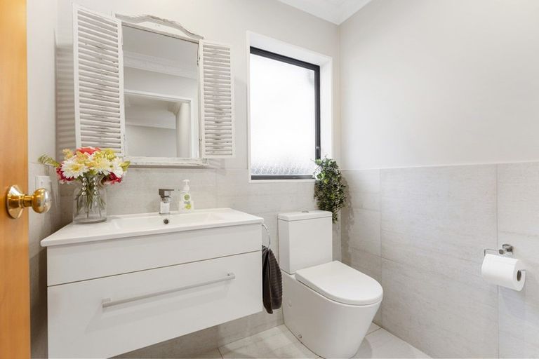 Photo of property in 14 Hanmer Place, Highbury, Palmerston North, 4412