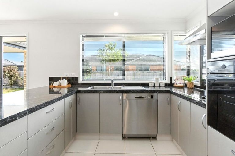 Photo of property in 24 Kowi Lakes Drive, One Tree Point, 0118