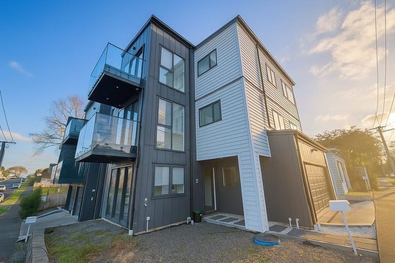 Photo of property in 15 Correa Court, Goodwood Heights, Auckland, 2105