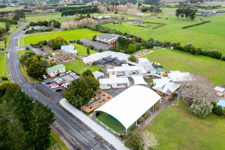 Photo of property in 3 Uatoto Road, Clarks Beach, 2122