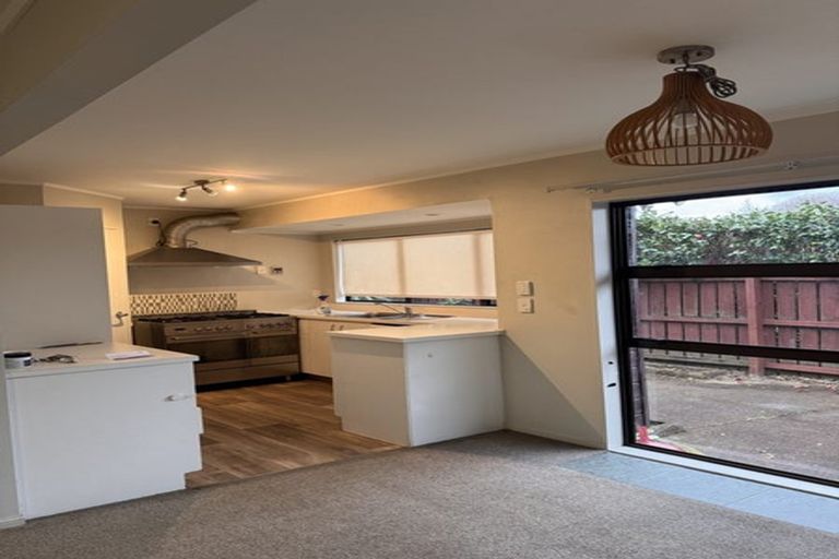 Photo of property in 2/17 Ross Martin Court, Conifer Grove, Takanini, 2112