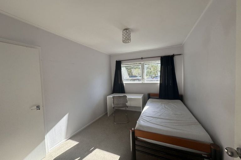 Photo of property in 26 Lyford Crescent, Sunnynook, Auckland, 0620