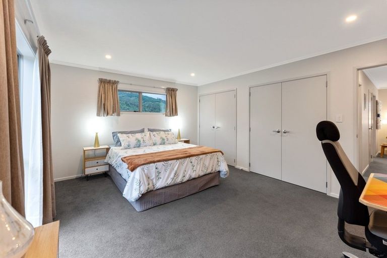 Photo of property in 19 Somerby Mews, Silverstream, Upper Hutt, 5019