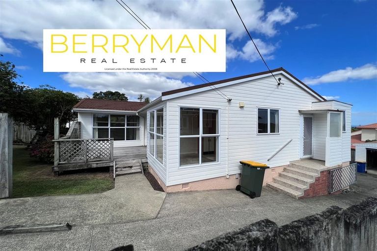 Photo of property in 106 Golf Road, New Lynn, Auckland, 0600
