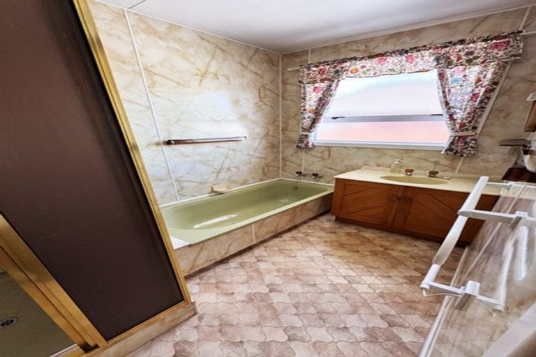 Photo of property in 16 Geelong Place, Burnside, Christchurch, 8053