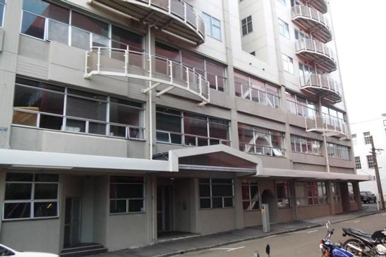 Photo of property in City Lodge Apartments, 401/115 Vivian Street, Te Aro, Wellington, 6011