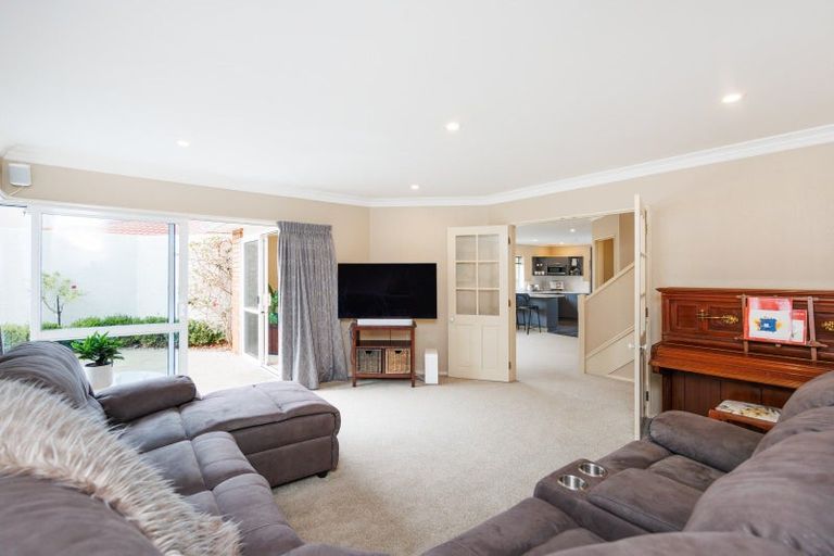 Photo of property in 30 Kilkenny Place, Fitzherbert, Palmerston North, 4410