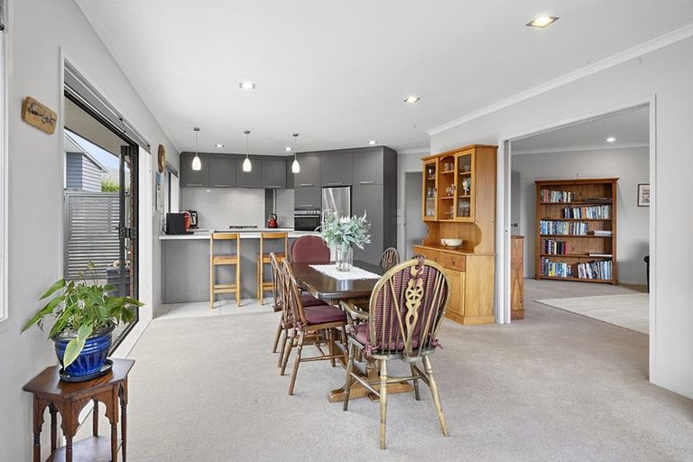 Photo of property in 11b Montrose Place, Highlands Park, New Plymouth, 4312