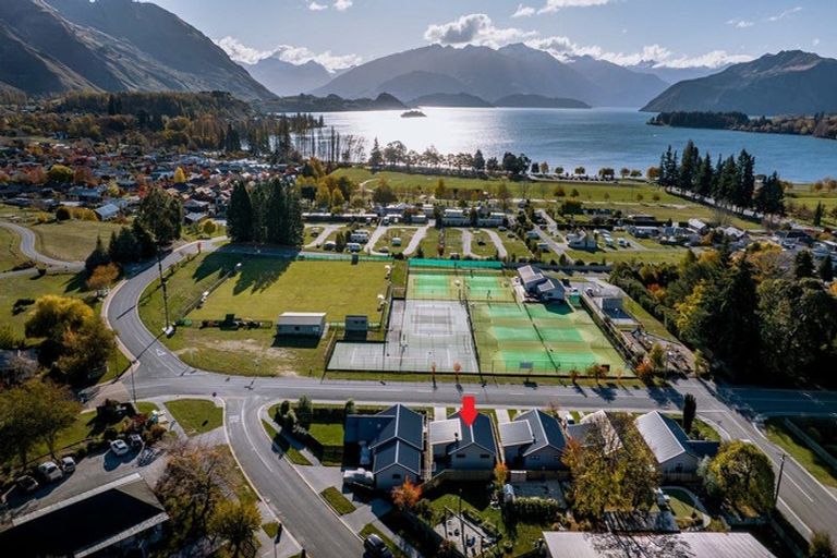 Photo of property in 206 Warren Street, Wanaka, 9305