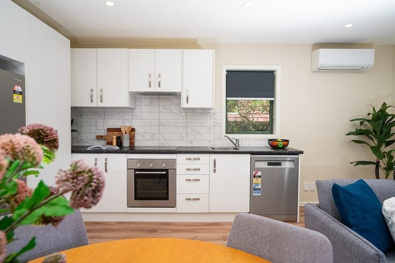 Photo of property in 2 Huntingdon Street, Northland, Wellington, 6012