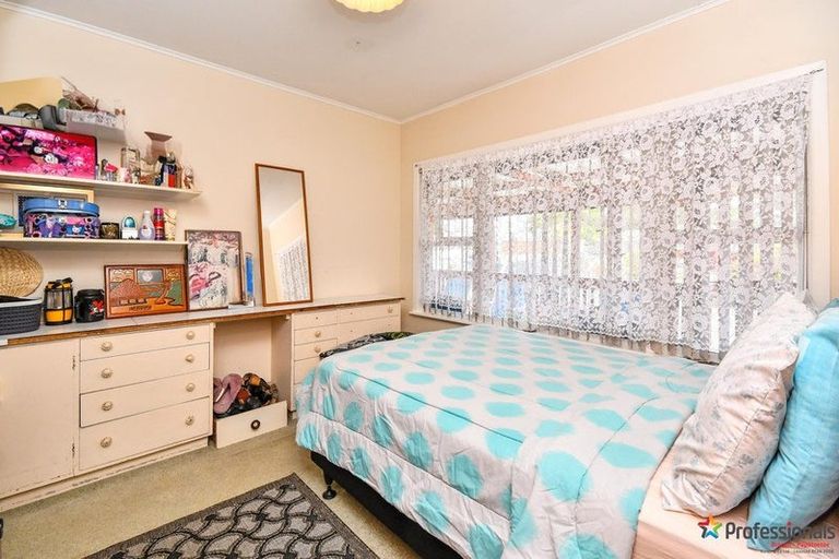 Photo of property in 11 Staines Avenue, Mangere East, Auckland, 2024